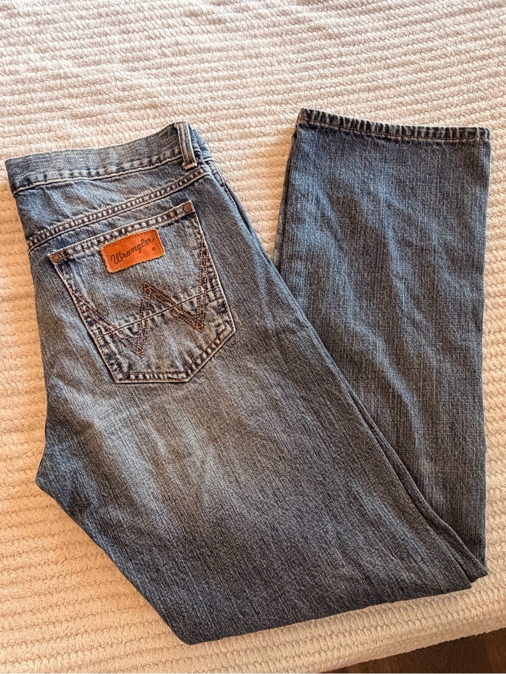 Wrangler Men’s Medium Blue Straight Leg Jeans